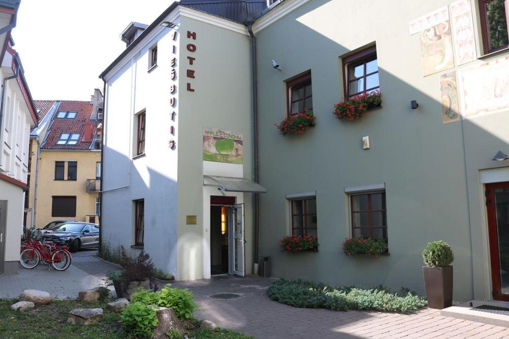 Apple Economy Hotel Kaunas Exterior photo
